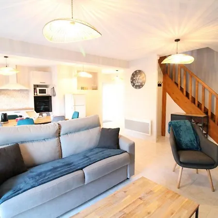 Holiday home Maison Renovee Au Coeur Du Cantal Avec Randonnees, Baignade Et Peche A Proximite - Fr-1-742-532 *