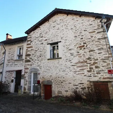 Holiday home Maison Renovee Au Coeur Du Cantal Avec Randonnees, Baignade Et Peche A Proximite - Fr-1-742-532